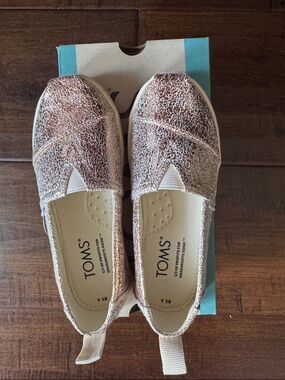 TOMS Metallic Crackle Slip-Ons in Rose Gold and Bronze. Youth size 12. NWT